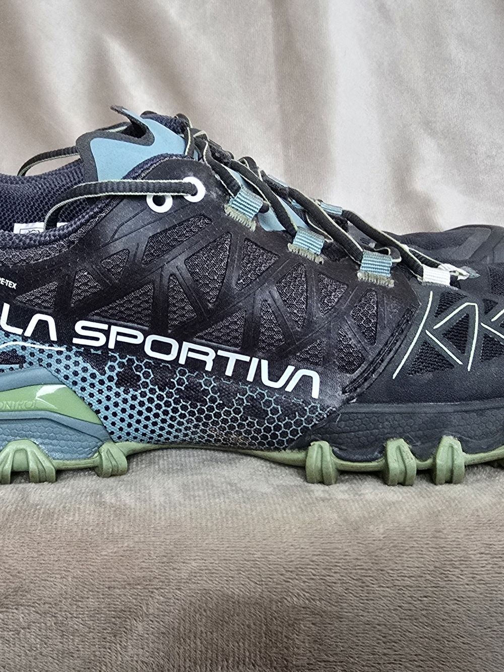 La Sportiva Women's Black & Teal Trail Running Shoe